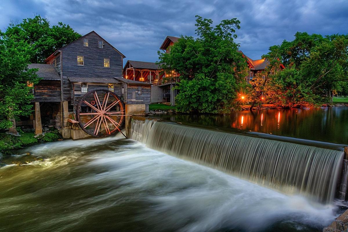 Magical Moments, Hot Tub, Wifi, 1089 Free Tickets Each Paid Day, Dollywood And More Gatlinburg Exterior foto